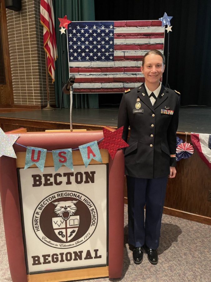 Becton+graduate+Sergeant+Melissa+Czarnogursky+proudly+shares+her+service+moments+with+juniors+and+seniors.