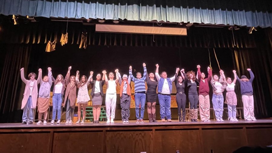 Seniors+and+performers+taking+their+final+bows.